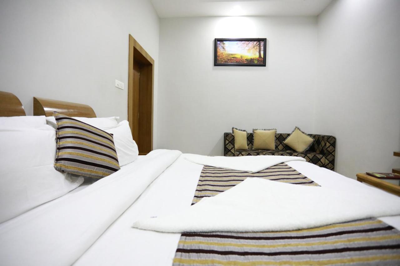 Hotel Krishna Ji Haridwār Extérieur photo