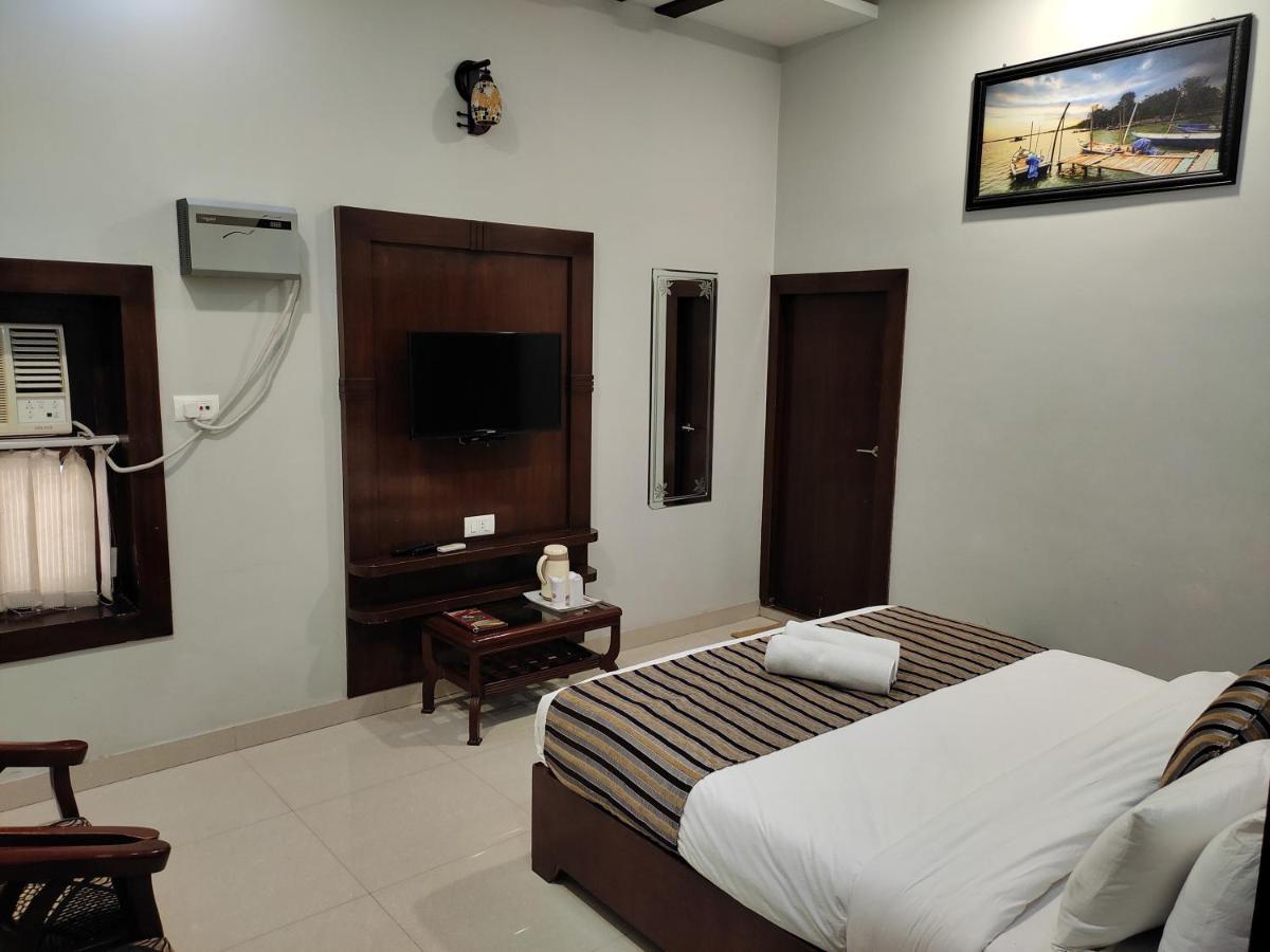 Hotel Krishna Ji Haridwār Extérieur photo