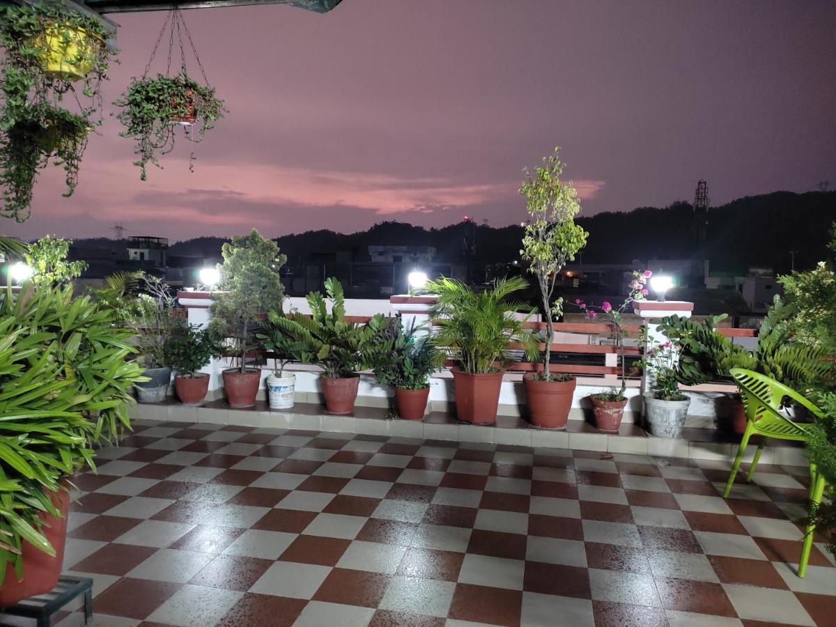 Hotel Krishna Ji Haridwār Extérieur photo