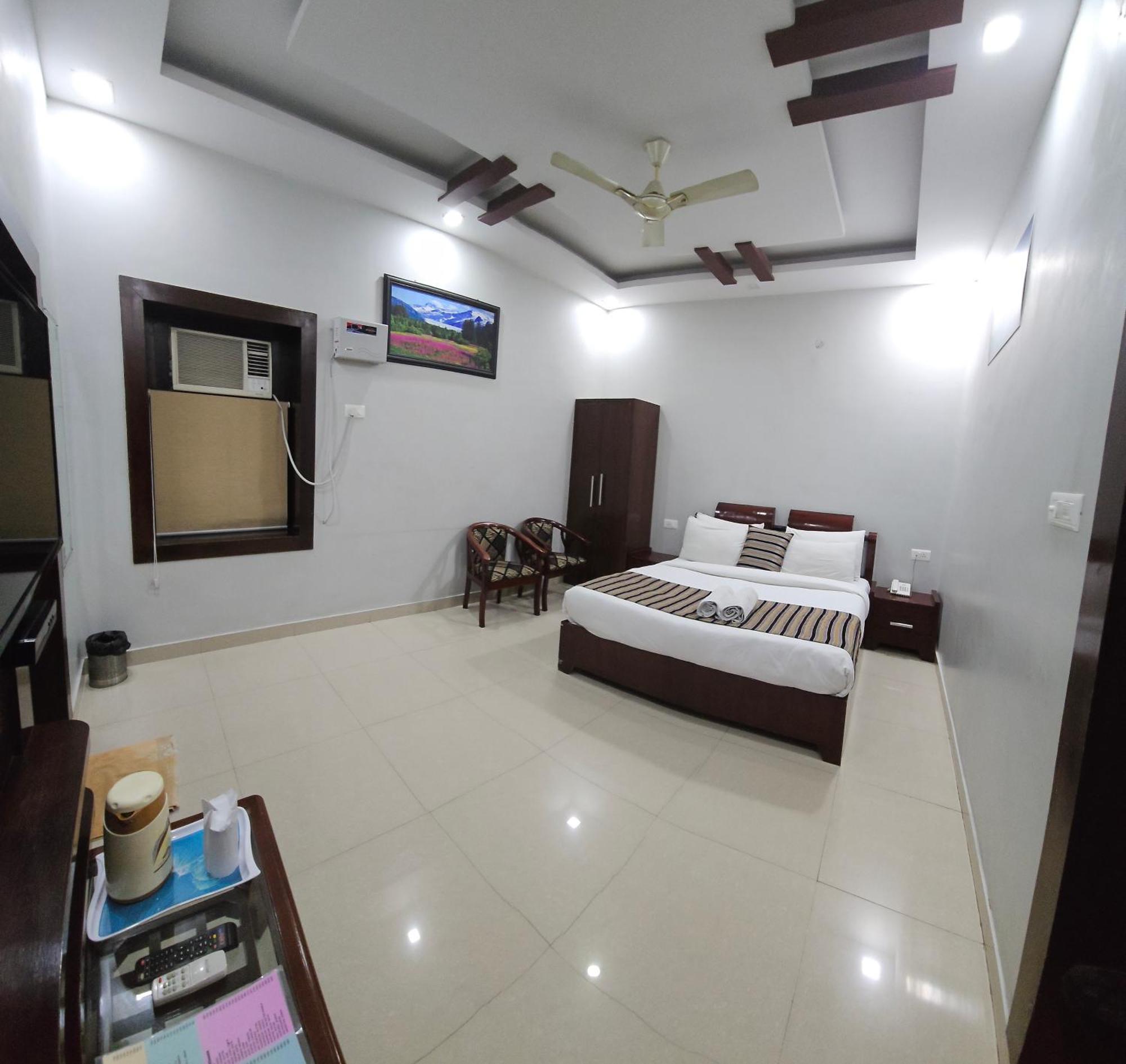 Hotel Krishna Ji Haridwār Extérieur photo