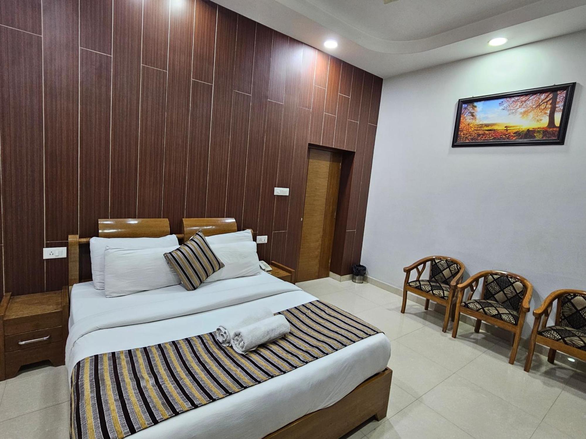 Hotel Krishna Ji Haridwār Extérieur photo