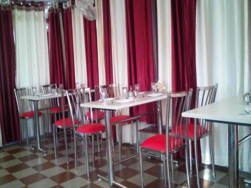 Hotel Krishna Ji Haridwār Extérieur photo