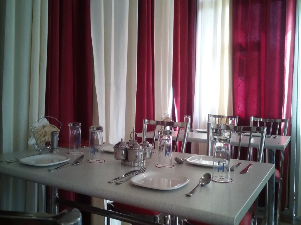 Hotel Krishna Ji Haridwār Extérieur photo