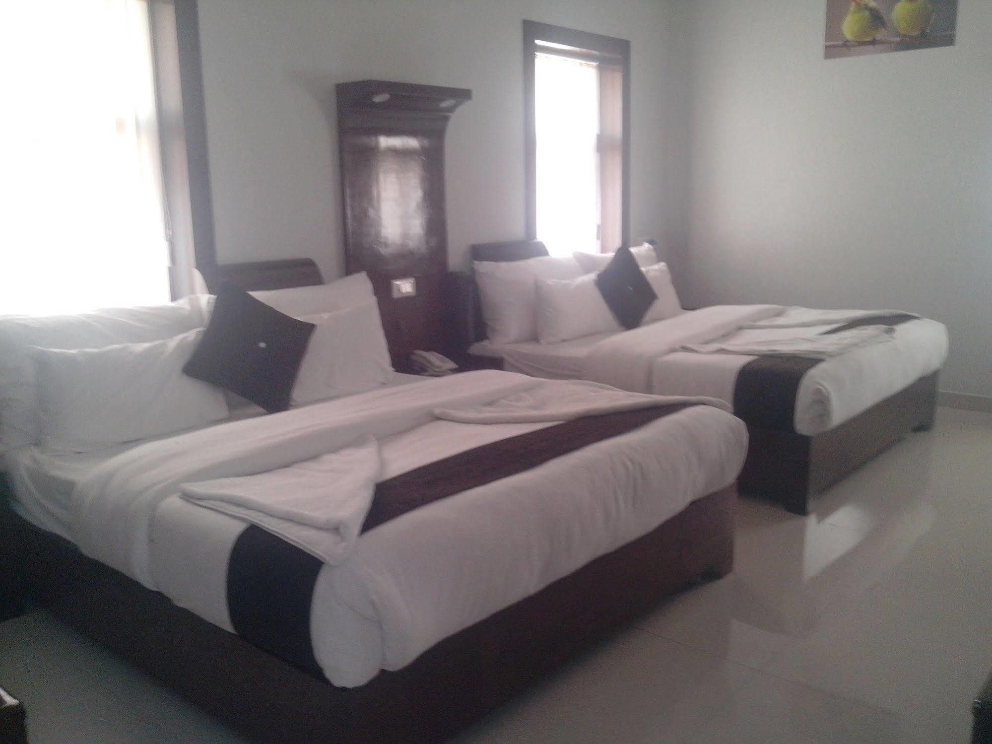 Hotel Krishna Ji Haridwār Extérieur photo