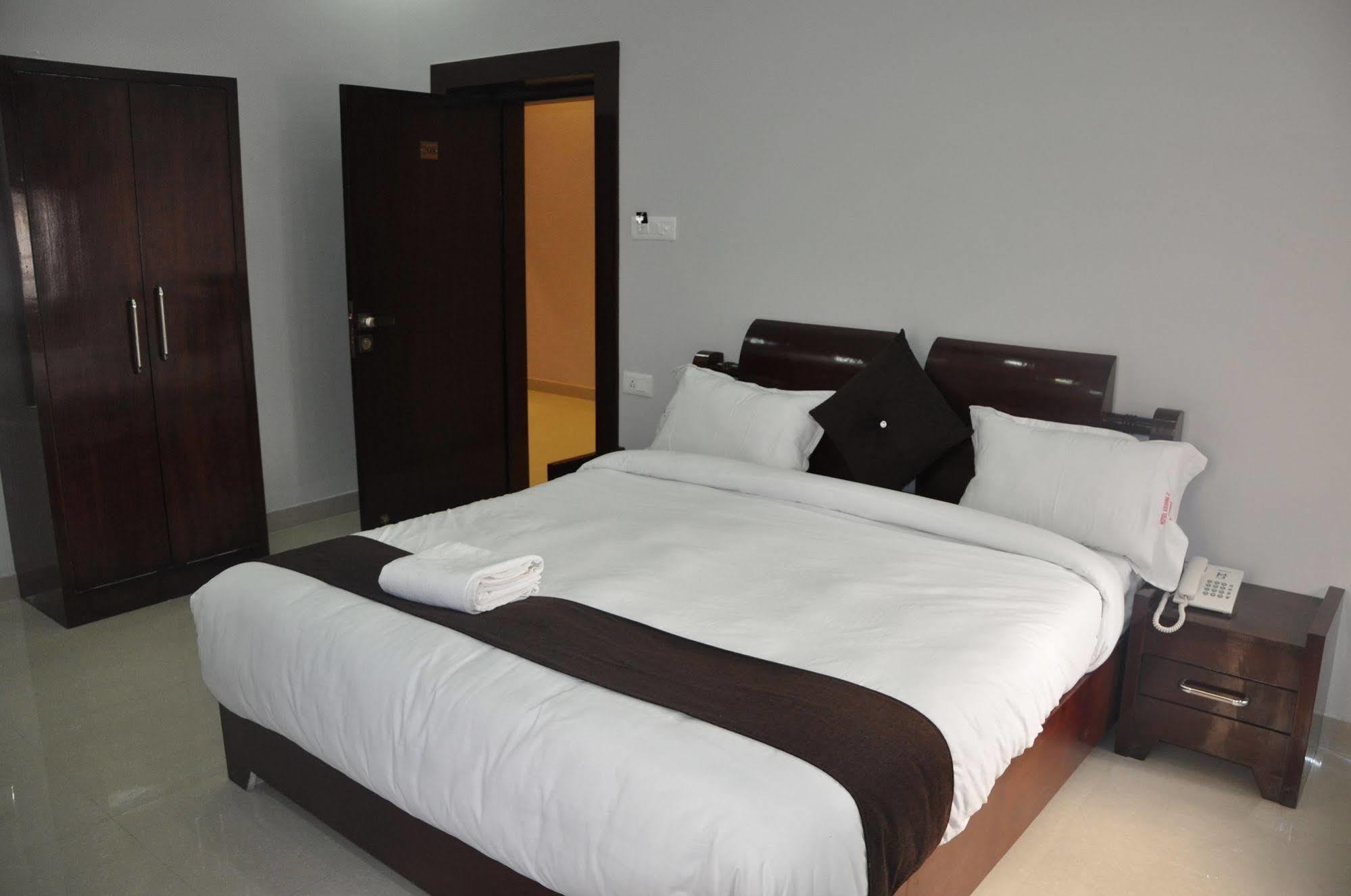 Hotel Krishna Ji Haridwār Extérieur photo