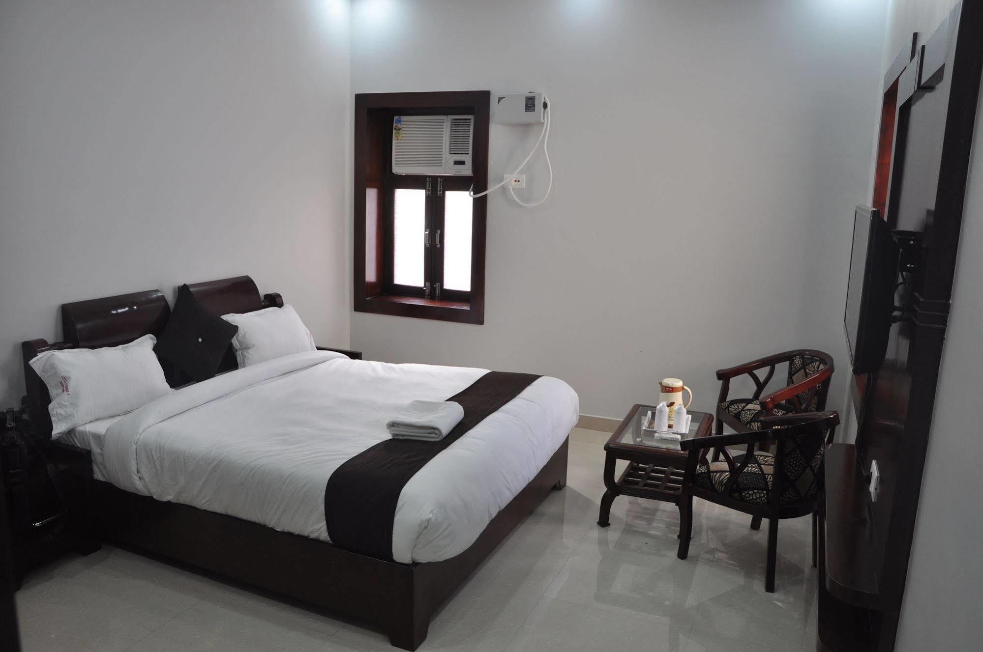 Hotel Krishna Ji Haridwār Extérieur photo