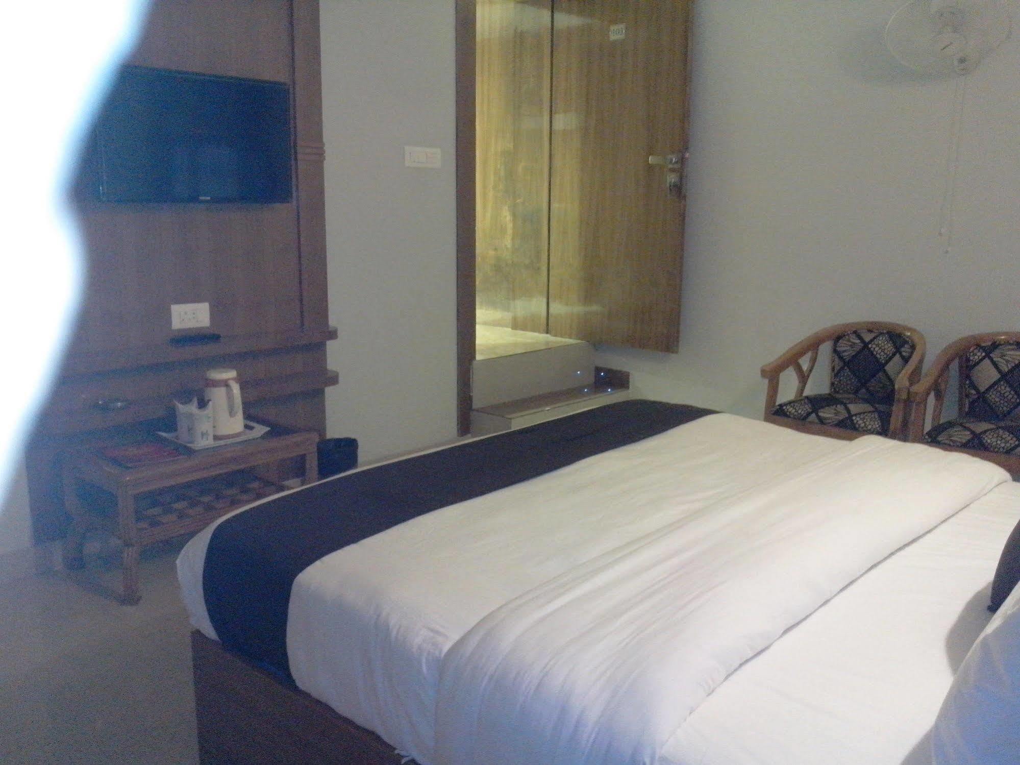 Hotel Krishna Ji Haridwār Extérieur photo